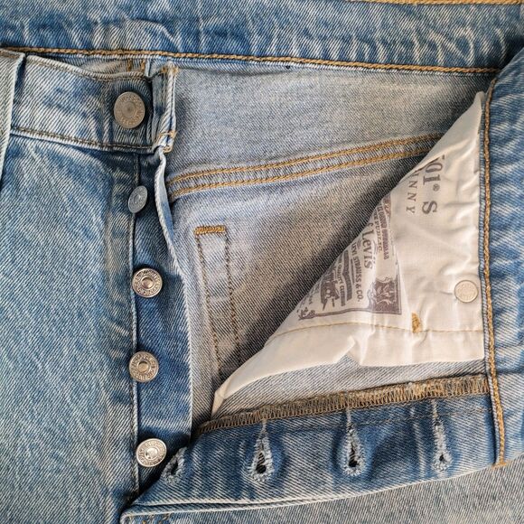 Levis Premium 501 Skinny Jeans Womens 30x28 Medium Wash Blue Button Fly Denim - Picture 2 of 11